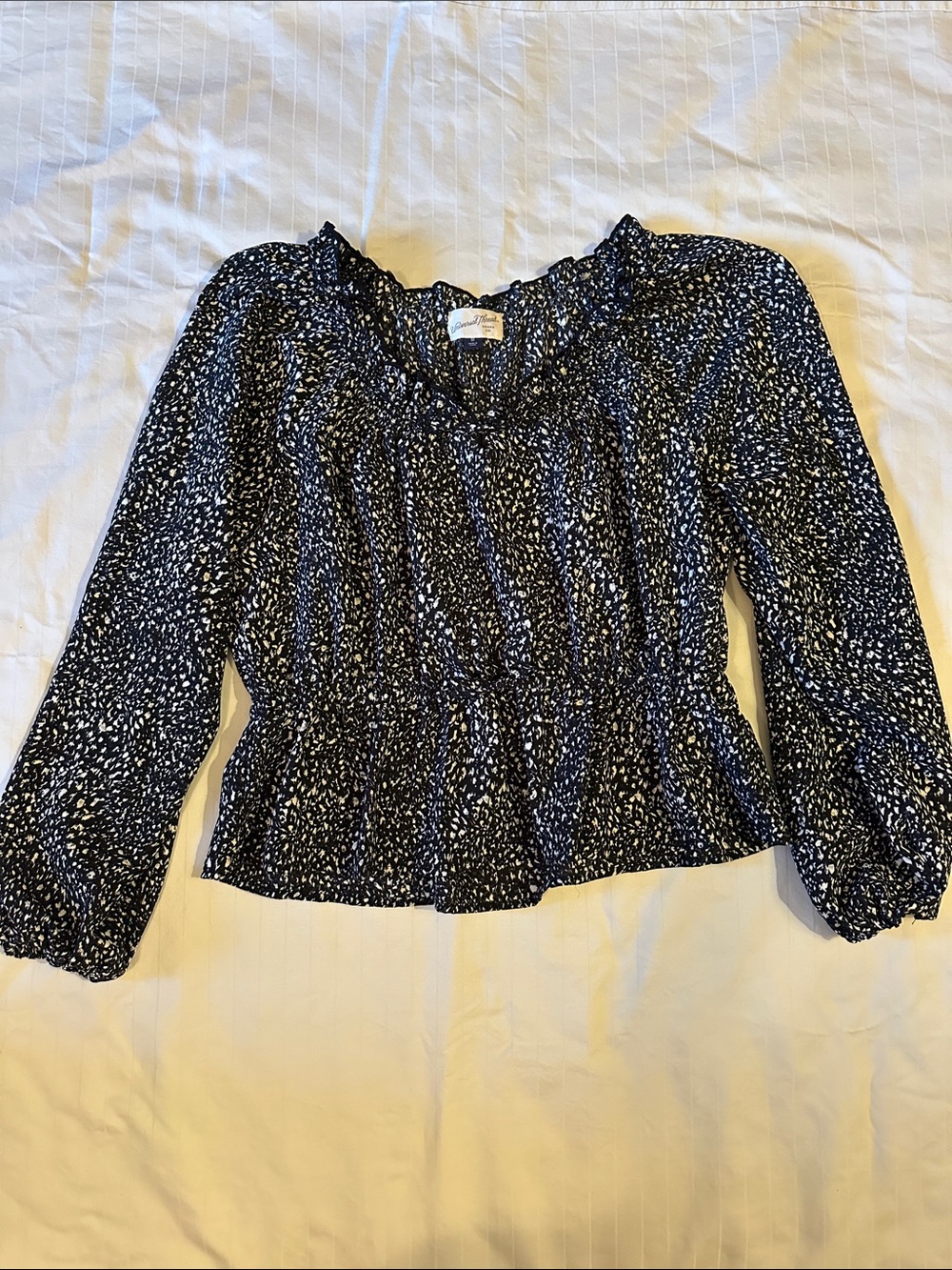 Universal Thread Black and White Speckle Smocked-Waist V-Neck Blouse